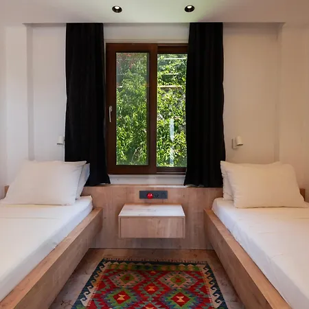 Yakamoz Kalkan