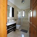 Vila Yakamoz *
